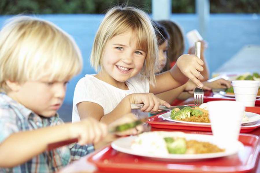 Mense scolastiche, dal prossimo anno pranzi bio per i bambini