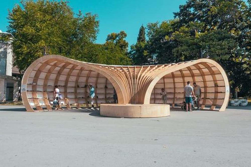 Rapana street library, la libreria-biblioteca di strada interamente in legno