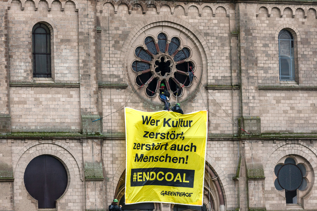 Azione Greenpeace in Germania per salvare un chiesa