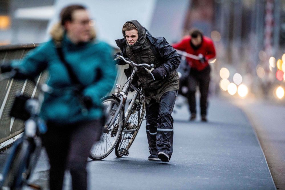 La tempesta Friederike si abbatte sul Nord Europa: è caos [VIDEO]