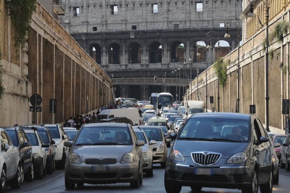 Smog, Virginia Raggi: "Dal 2024 addio al diesel centro di Roma" [VIDEO]