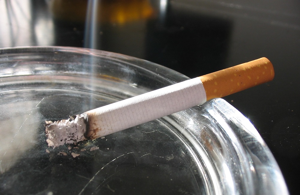Cancro ai polmoni, pericoloso anche il fumo di 'terza mano'