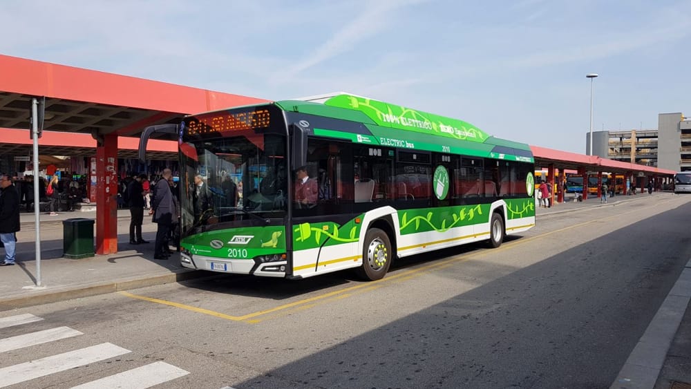 Milano, in servizio il primo bus elettrico. Oltre venti in arrivo entro l'anno