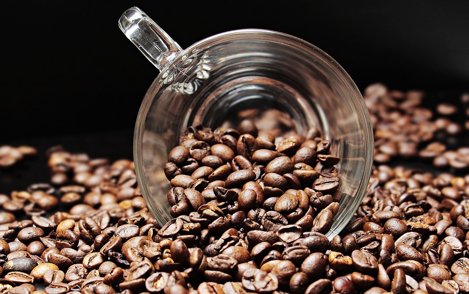 Come sostituire il caffè al mattino: quali sono le bevande alternative