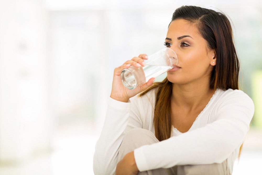 Acqua, due litri al giorno per la corretta idratazione? Dipende