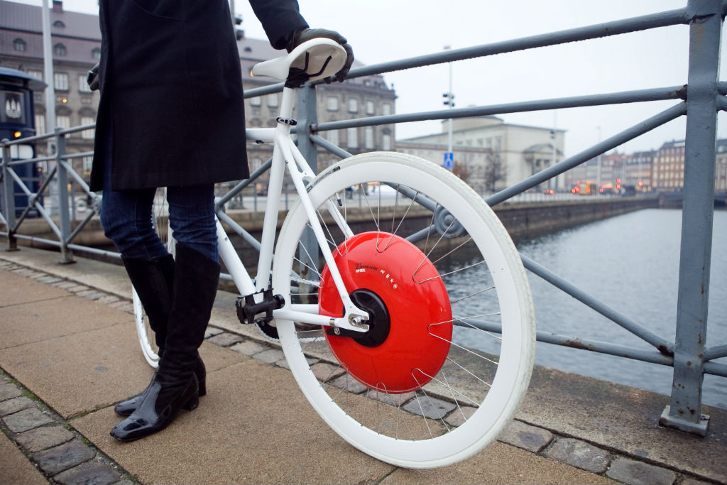 E-bike: da Copenaghen un dispositivo che trasforma le bici in elettriche