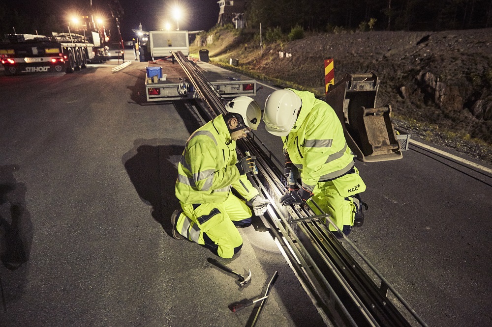 Strade che ricaricano le auto elettriche, accade in Svezia