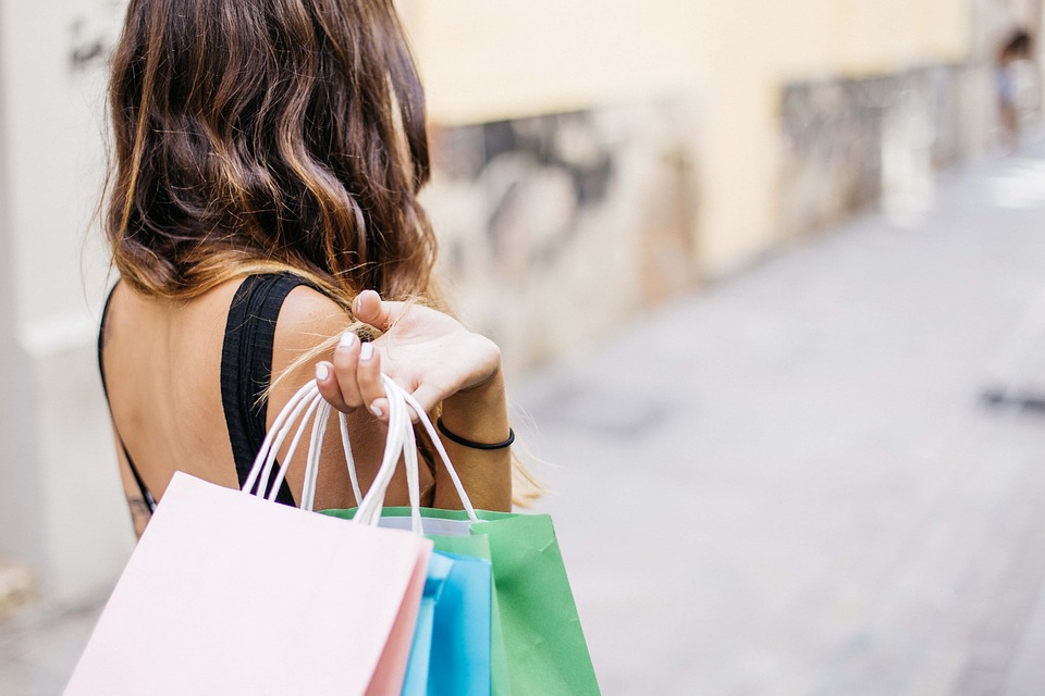 Shopping terapia: fa dimagrire, riduce lo stress e alza l'autostima