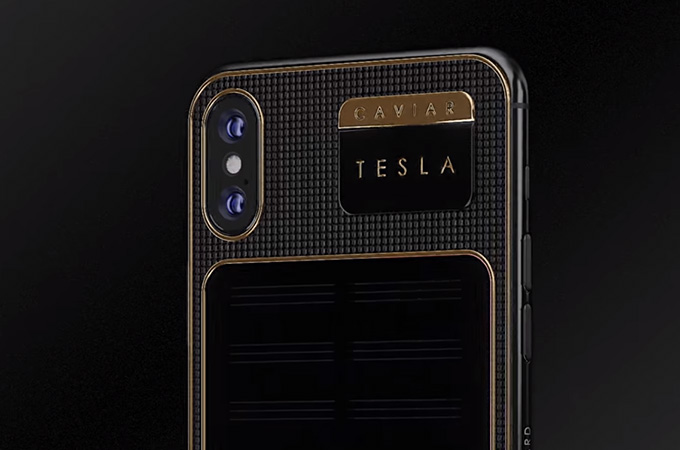 Arriva iPhone X Tesla, il telefono che si ricarica a energia solare