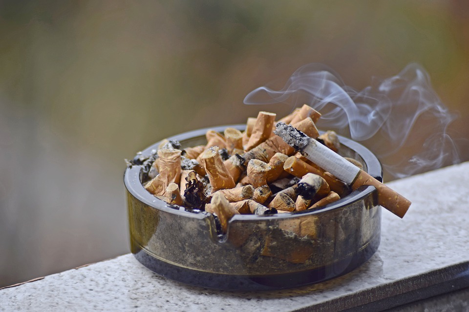 Fumo di terza mano: anche quello che si posa su abiti e oggetti è dannoso