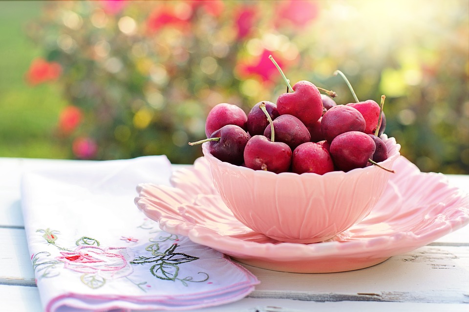 Frutta e dolce dopo cena: perché non mangiarli alla fine dei pasti