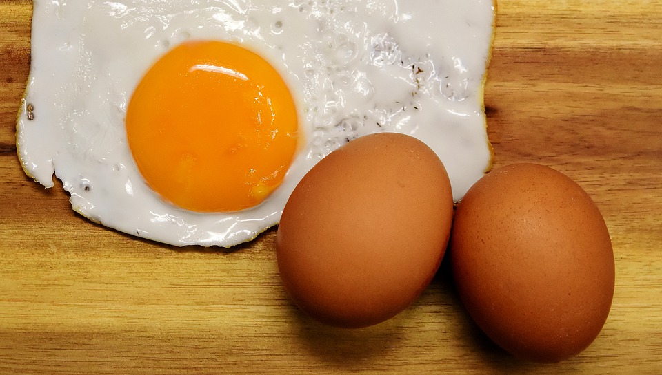 Mangiare un uovo al giorno contro i problemi cardiovascolari