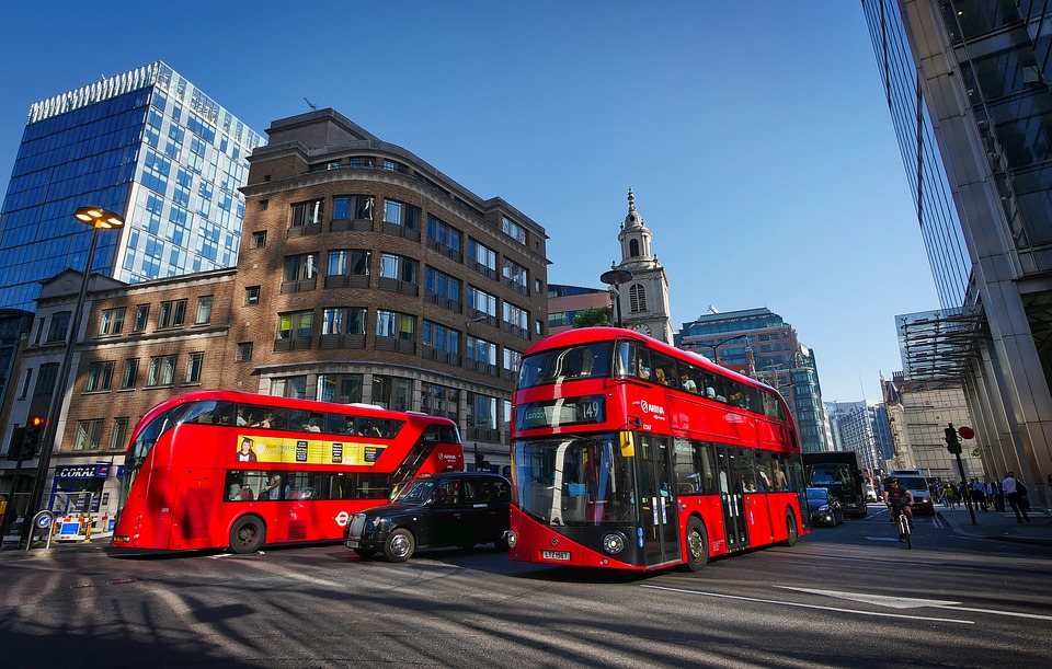 Cibo spazzatura: pubblicità vietata sui bus. La proposta da Londra