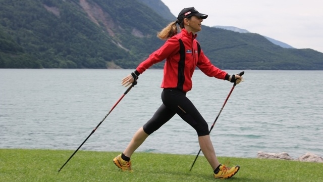 Il Nordic Walking, lo sport della longevità che fa bene a tutti