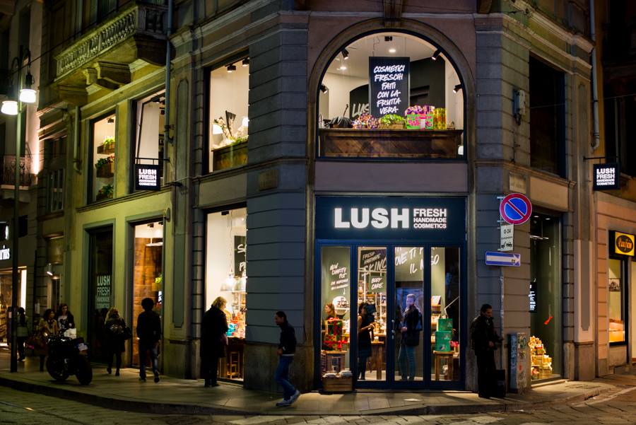 Lush apre a Milano il suo primo negozio privo di plastica