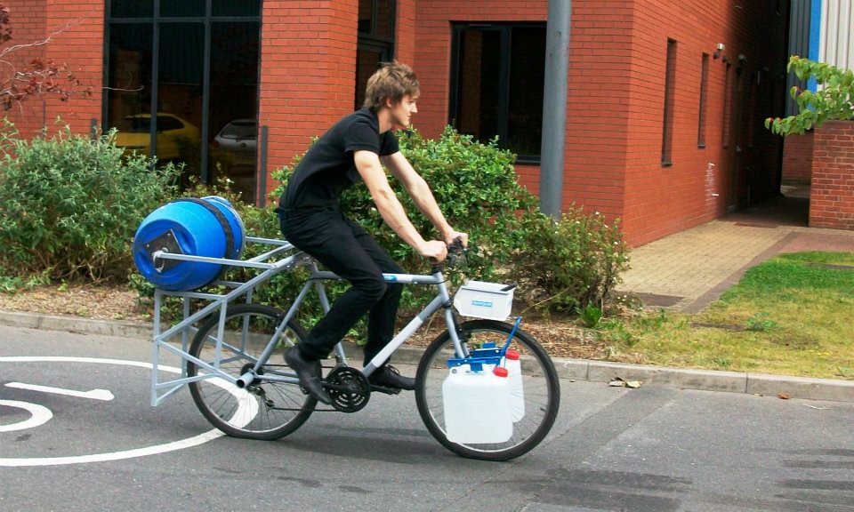 La lavatrice-bicicletta a impatto zero che funziona pedalando