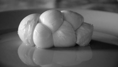 Allarme alimentare: studentessa trova aghi nella mozzarella