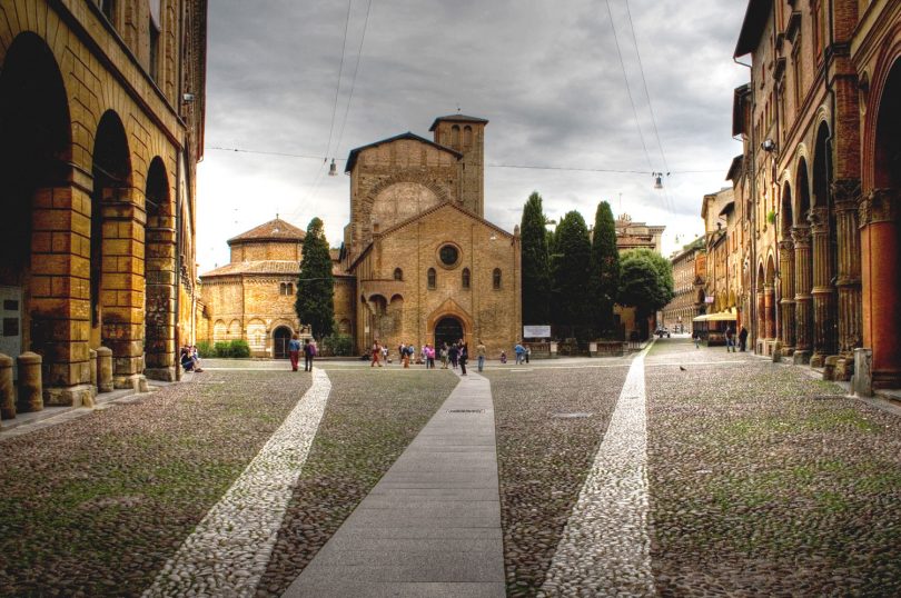 Bologna, un bosco temporaneo in piazza Santo Stefano