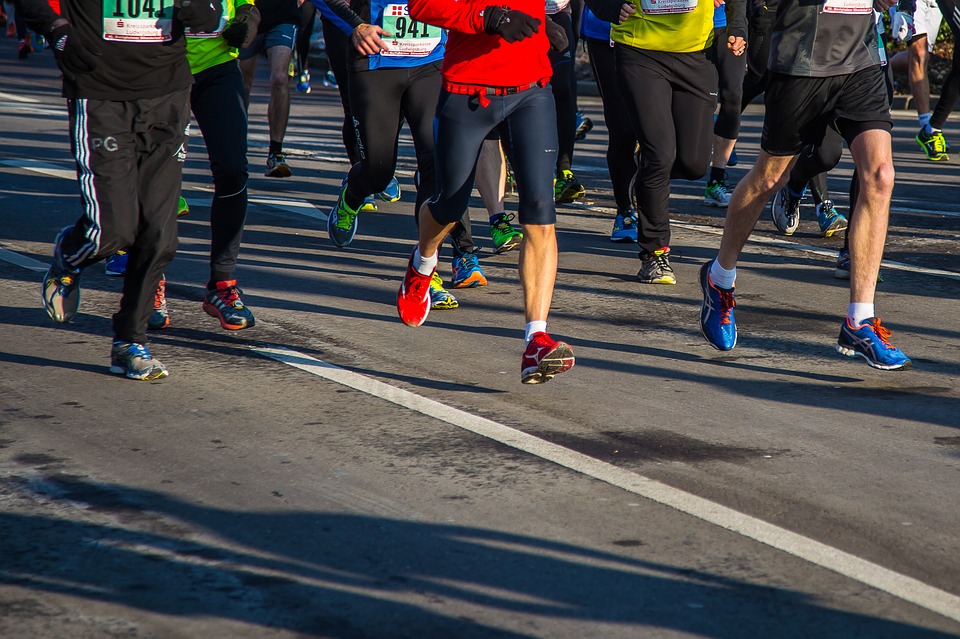 Il plogging, la corsa in cui si raccolgono i rifiuti