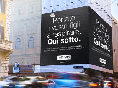 A Roma il manifesto pubblicitario che elimina lo smog