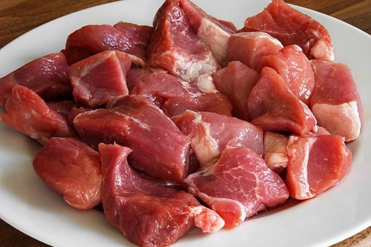 Carne, come accorgersi quando è avariata grazie alla vita e al tatto 