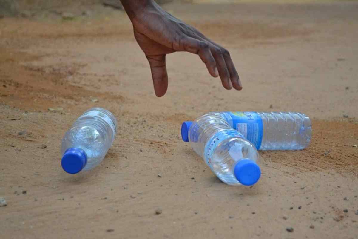 Sei solito riutilizzare le bottiglie di plastica