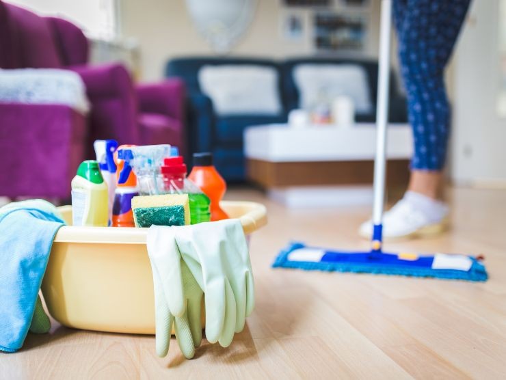attenzione oggetti pulizia casa
