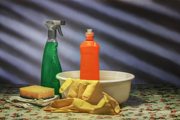 Scopriamo le sostanze nocive usate in casa: la lista arriva da uno studio effettuato negli USA