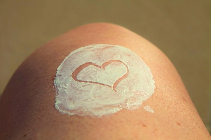 Creme solari, sfatiamo i miti sull’abbronzatura