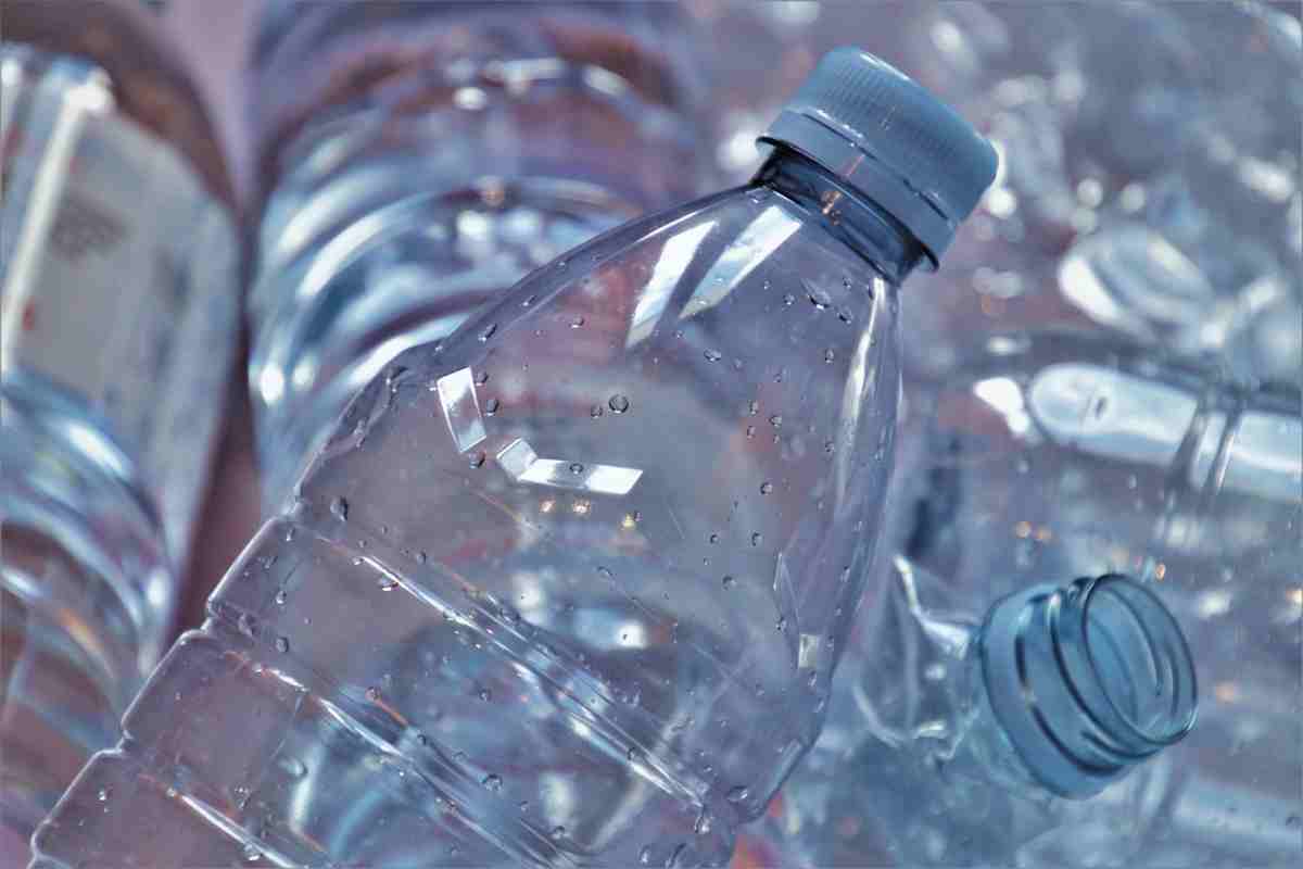 Bere acqua è rischioso da bottiglie lasciate al sole