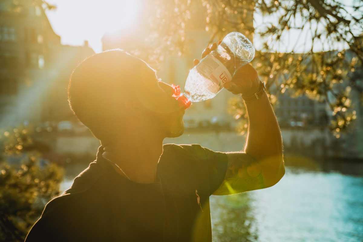 Rischi salute acqua bottiglia sole