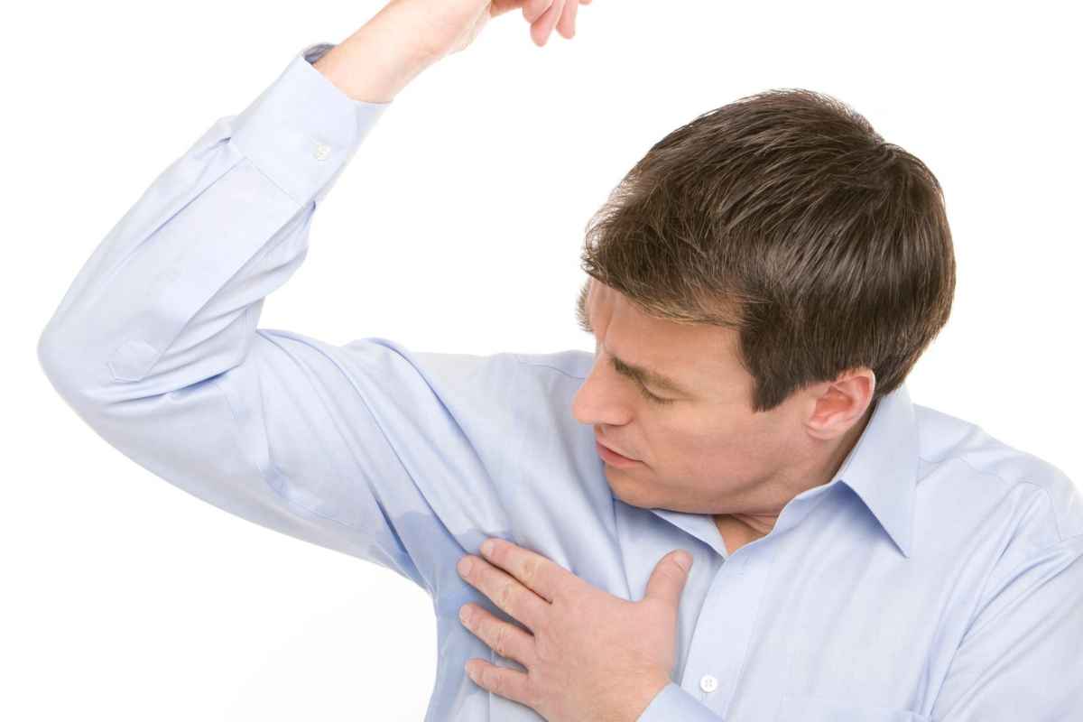Macchie di deodorante