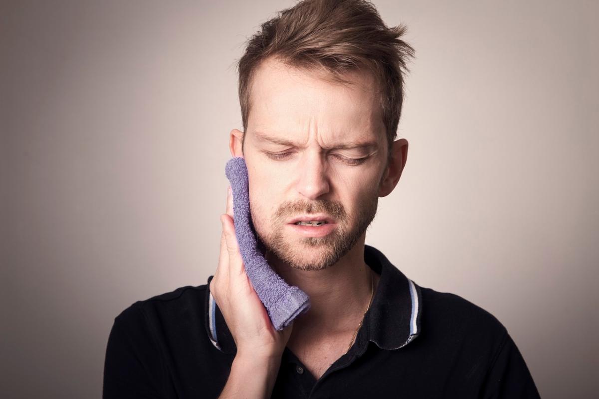 come rimediare al gonfiore al viso