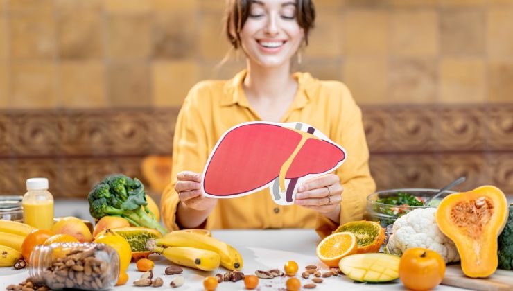 gli alimenti che danneggiano il fegato