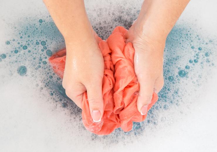 ecco come lavare i vestiti di seta