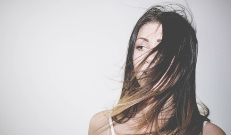 Come nascondere capelli sporchi