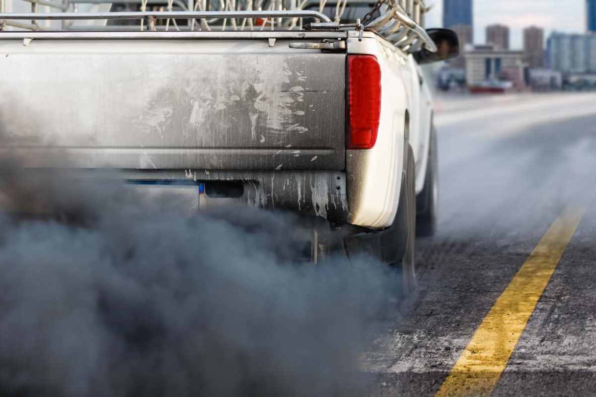 pericolo fumo nero dall'auto