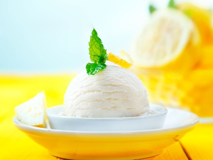 sorbetto al limone dolce fresco