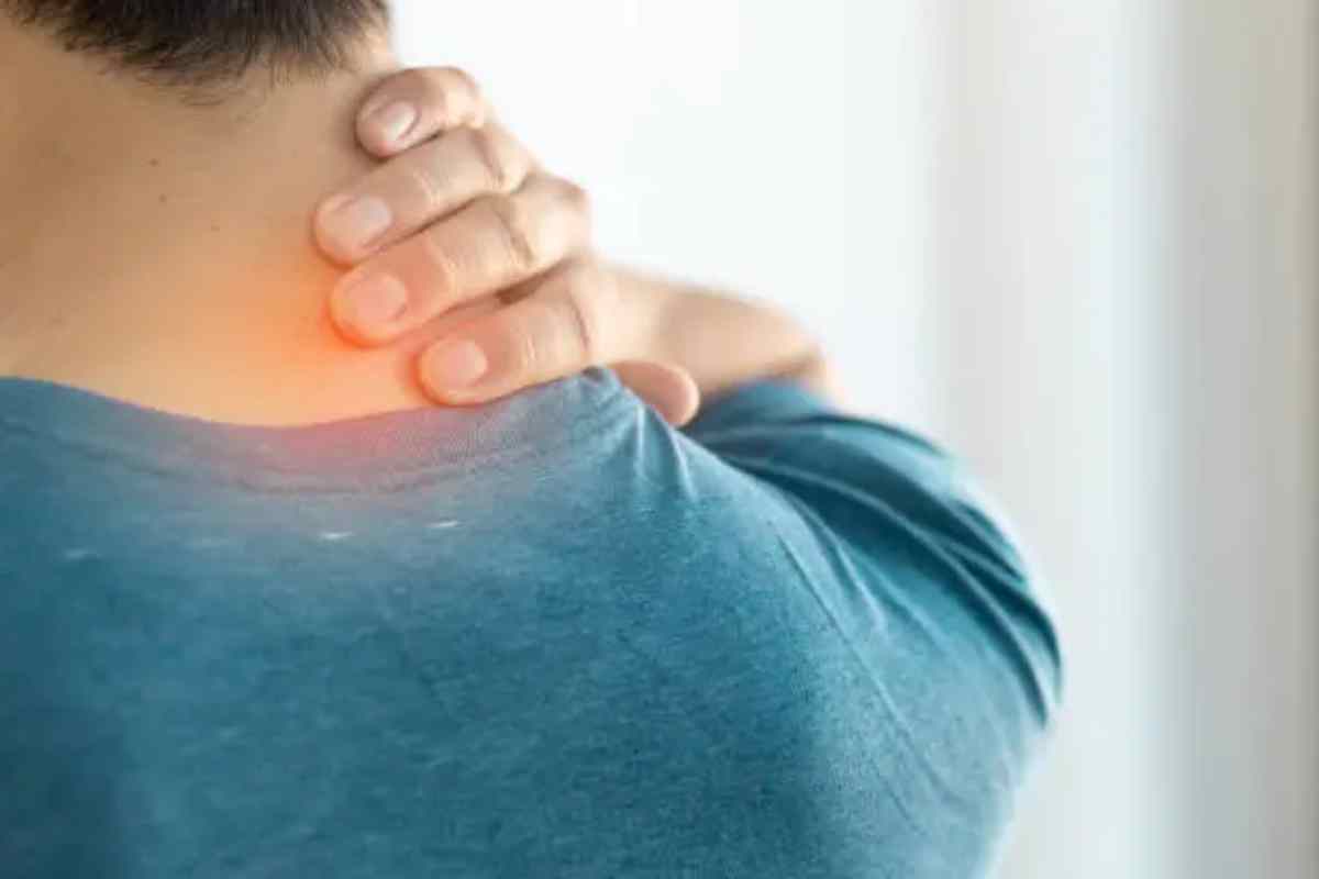 massaggio allevia mal di testa cervicale