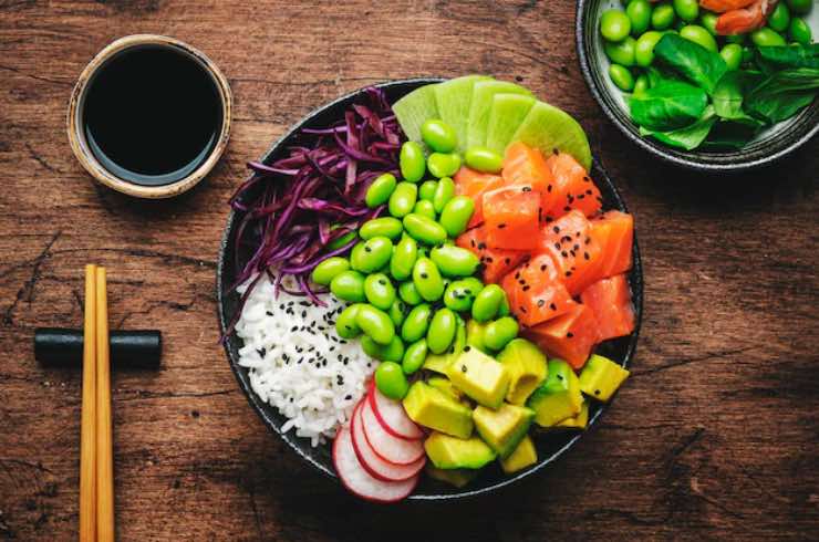 Poke mix salmone