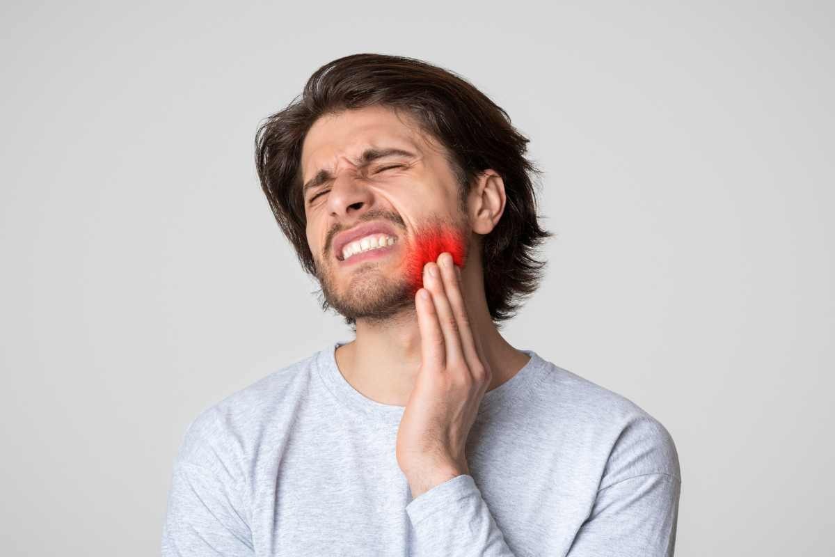 il dolore ai denti può essere causato dal uso di ghiaccio inappropriato