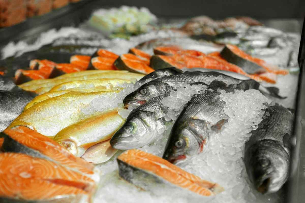Ordina un pesce e non lo mangia