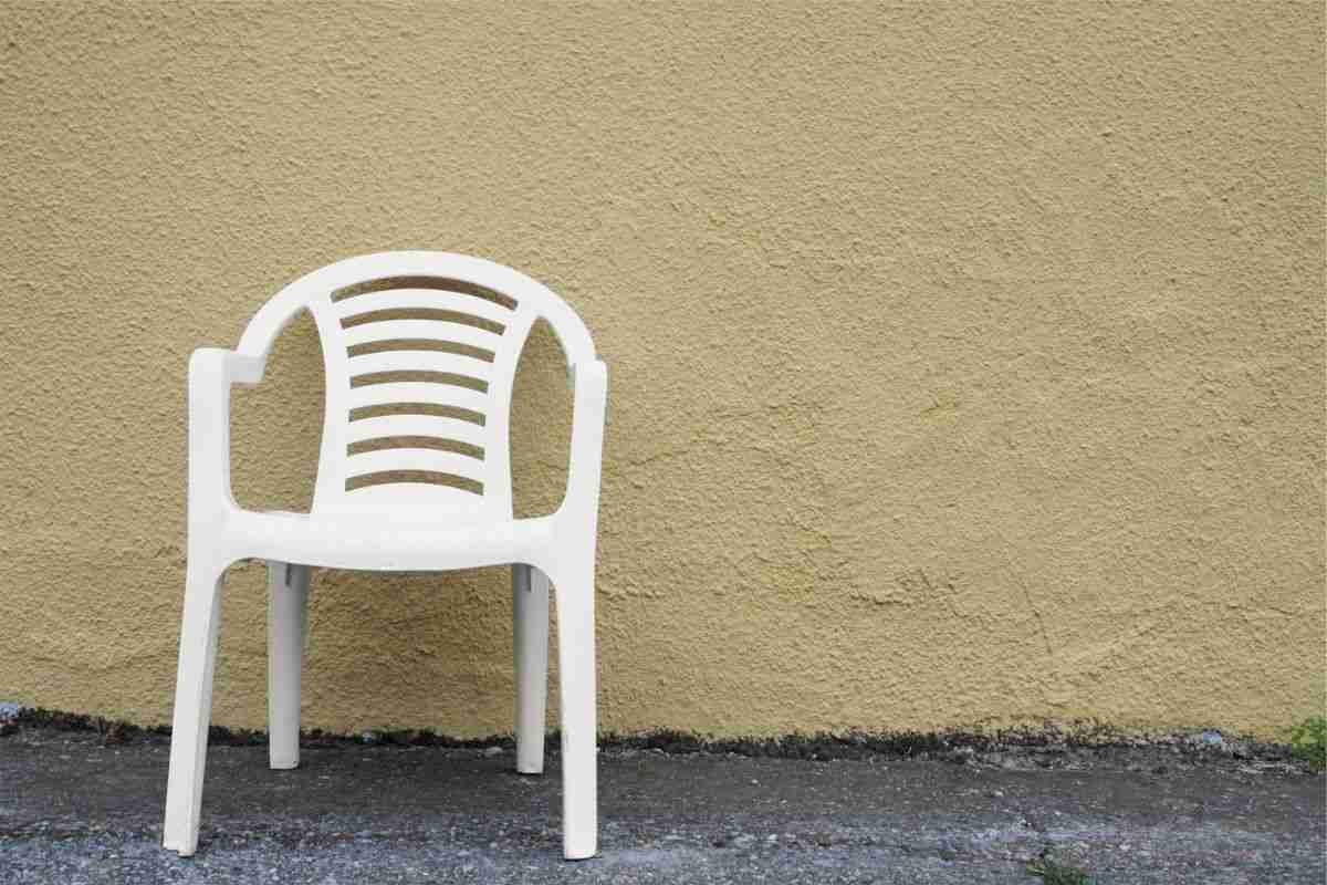 come pulire sedie di plastica