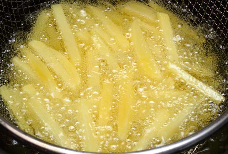 Come smaltire l'olio fritto