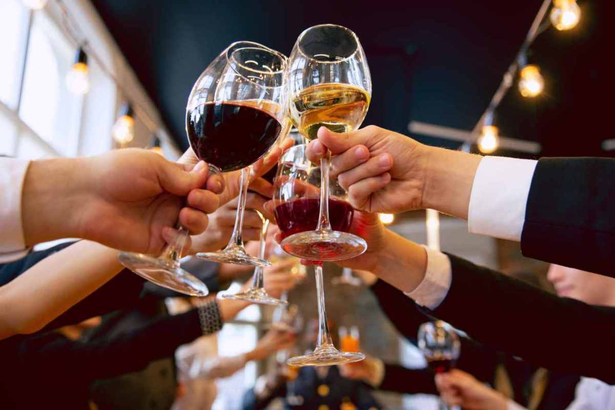 vino rosso e bianco sequestrato dai carabinieri