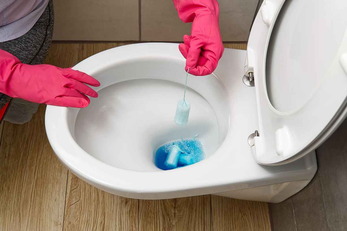 Rivoluziona la pulizia del bagno: metodi naturali efficaci per eliminare il  calcare