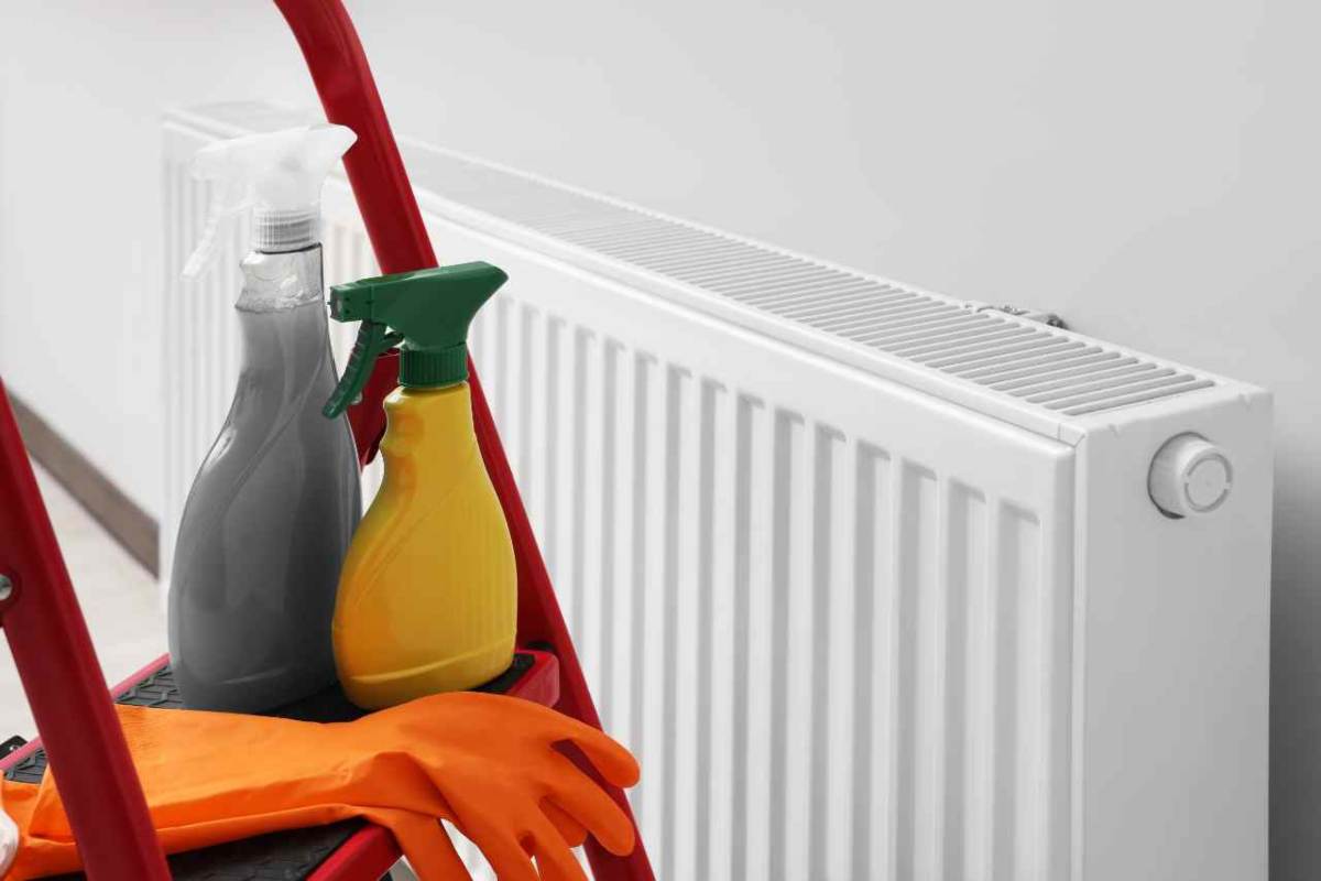 trucchi per pulire i termosifoni