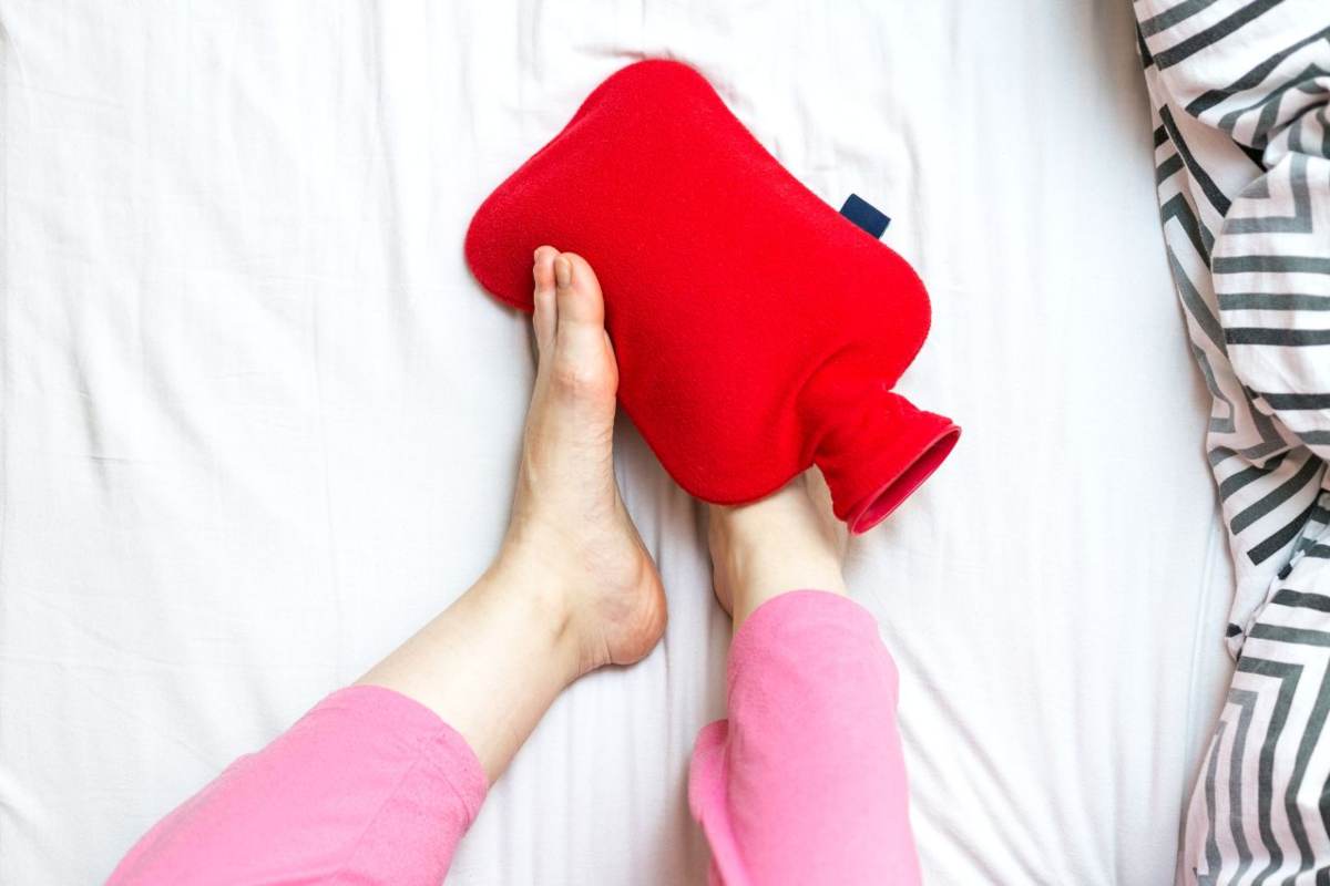 Perché abbiamo piedi freddi a letto e in estate