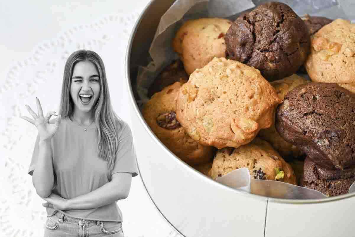 Capolavori con scatola di latta per biscotti vuote