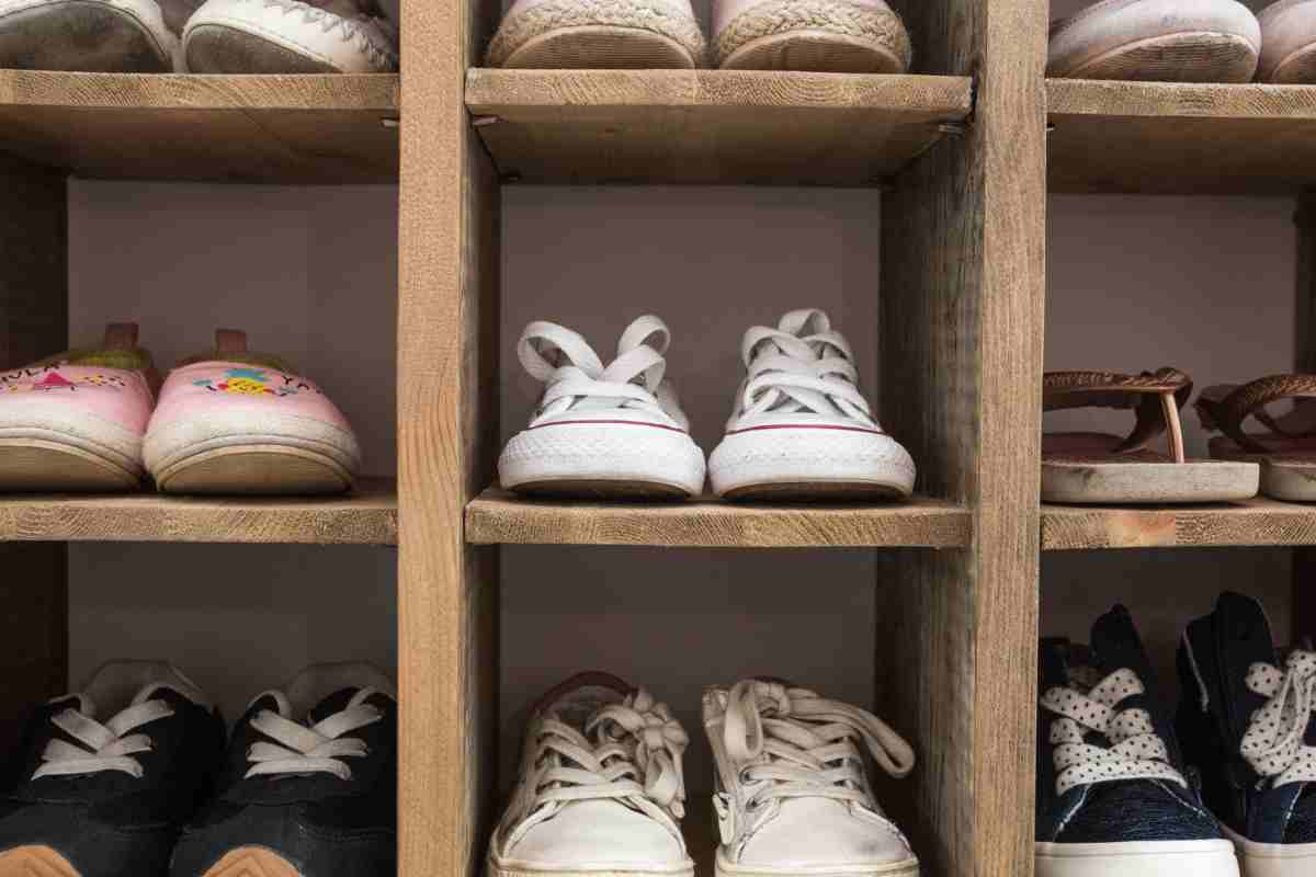 How to make a shoe rack out of a cardboard box